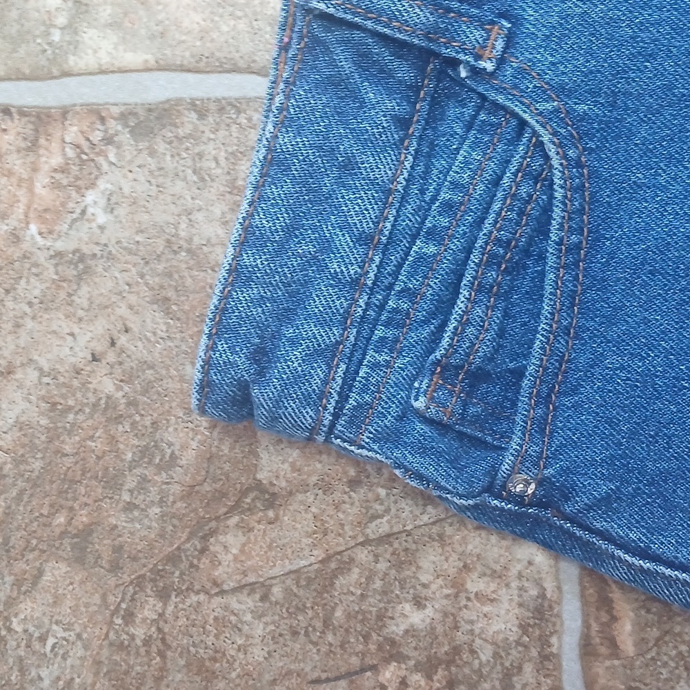 LIKE NEW Zara High Rise Frayed Jean Shorts Size 2 - Picture 2 of 5